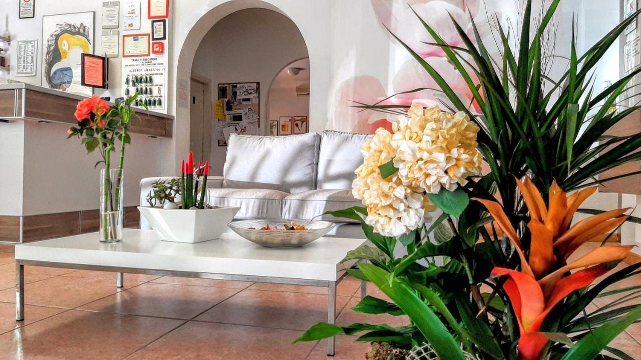Hotel Amalfi Rimini Exteriör bild