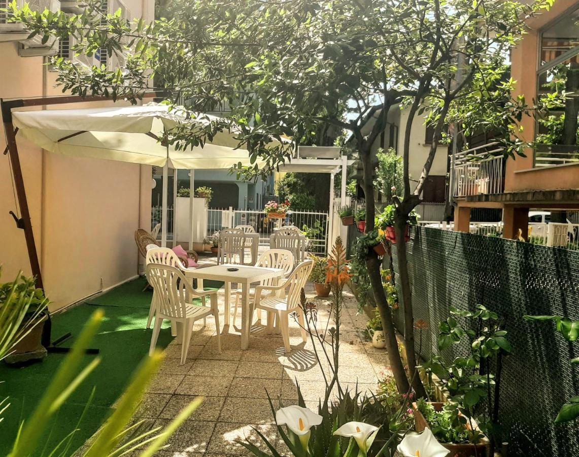 Hotel Amalfi Rimini Exteriör bild