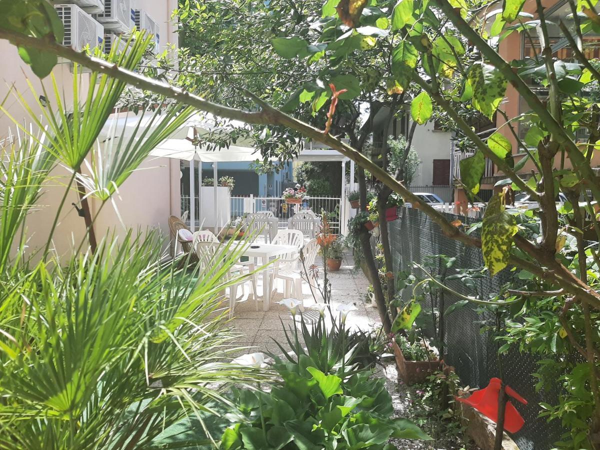Hotel Amalfi Rimini Exteriör bild