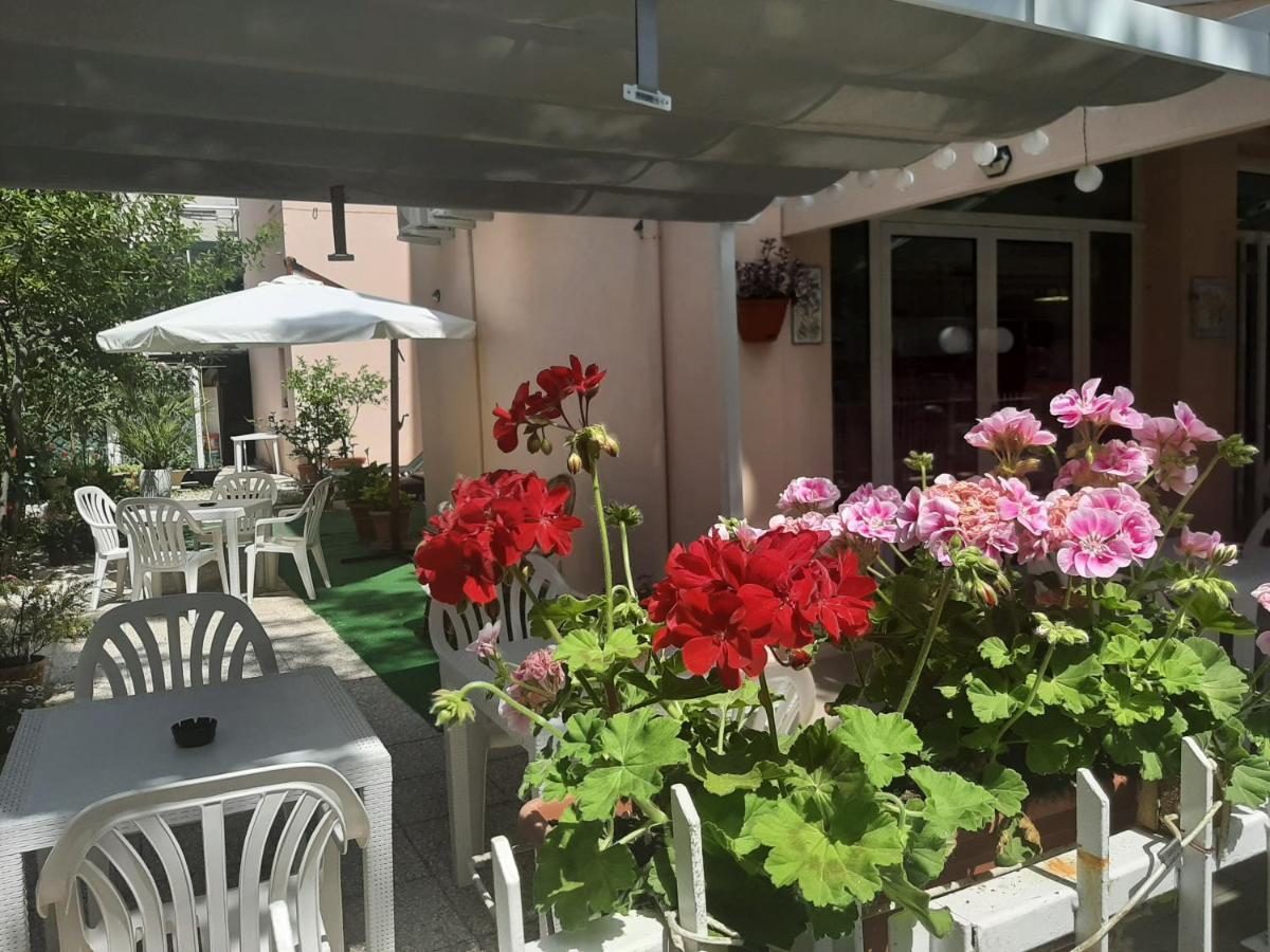Hotel Amalfi Rimini Exteriör bild